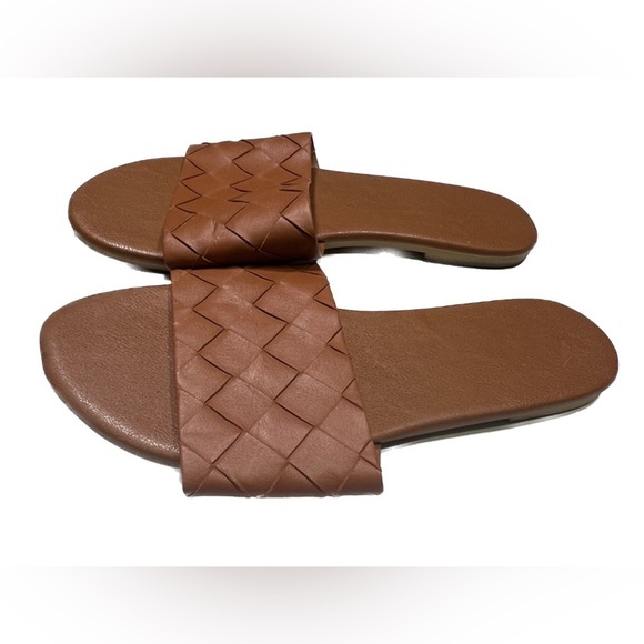 Shoes - Brown woven patterned flat sandals women’s size 39